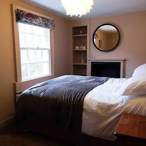 Regency 10 Minutes From Centre Apartment Bath